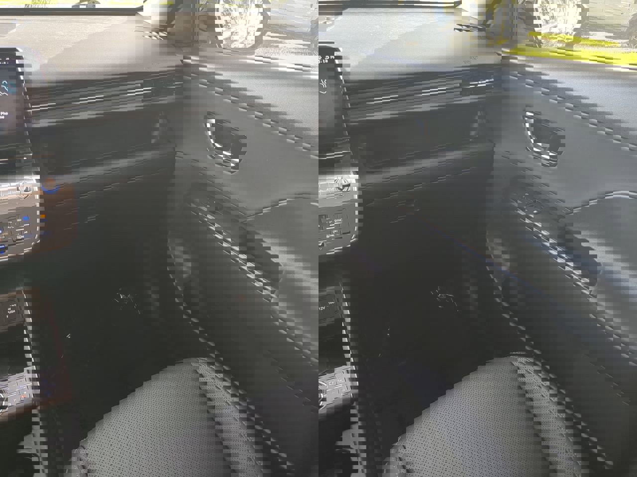 Used 2024 Hyundai Kona Limited image 16