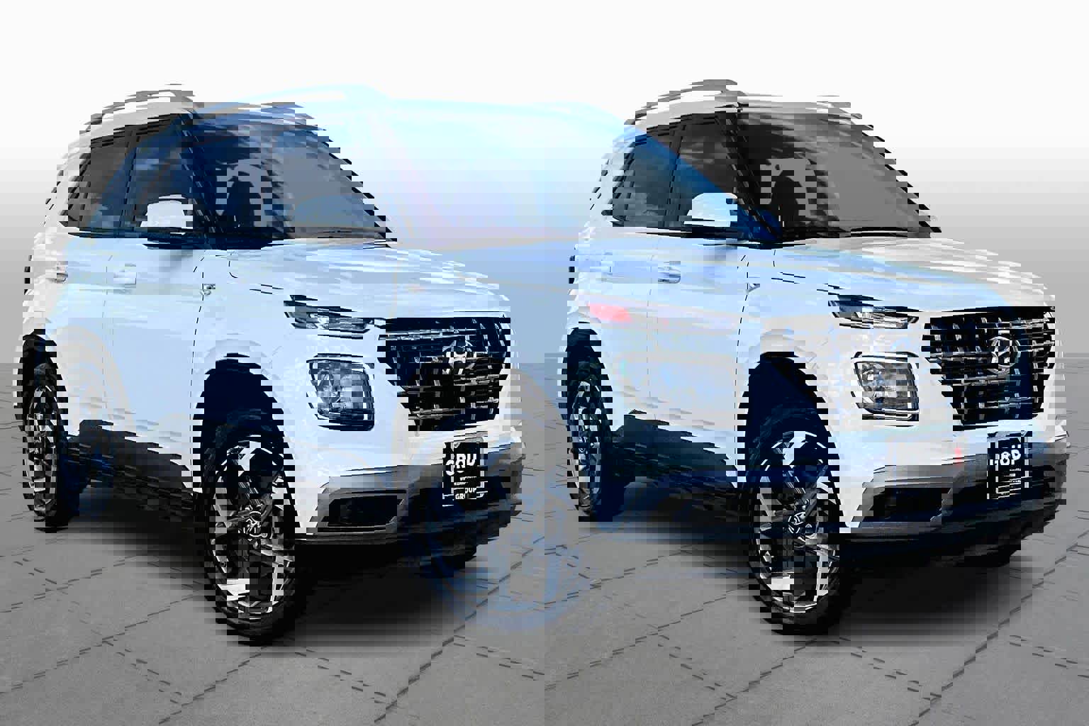 Used 2023 Hyundai Venue SEL image 3