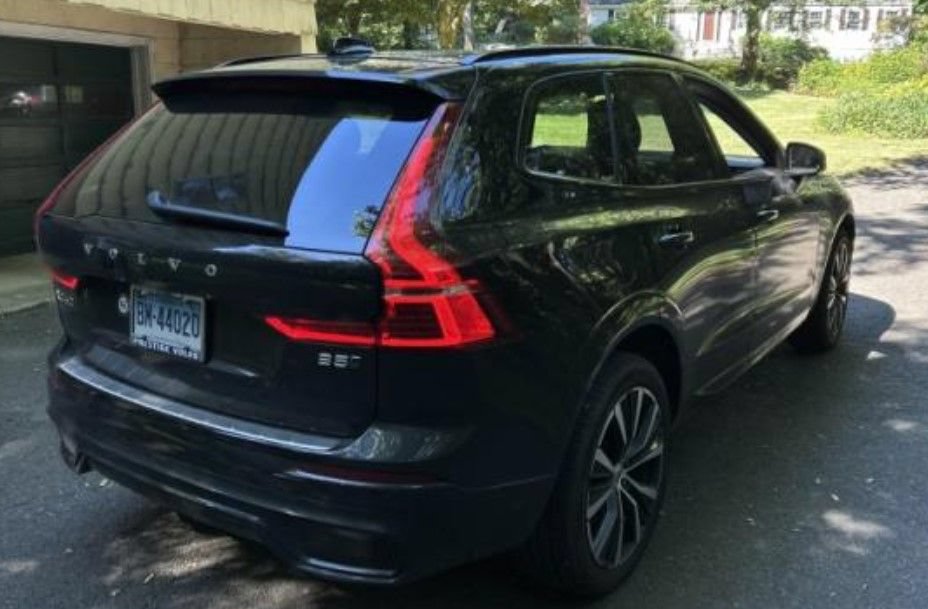 Used 2024 Volvo XC60 B5 Ultimate w/ Protection Package Premier AWD/4WD image 4