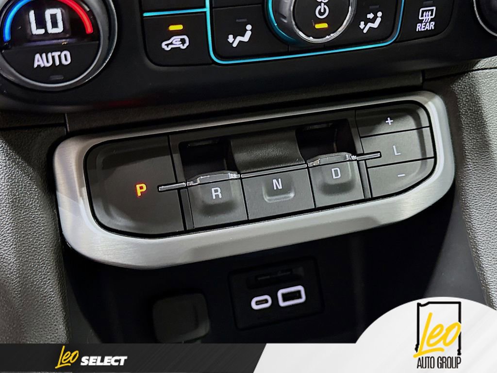 Used 2023 GMC Acadia SLT image 17