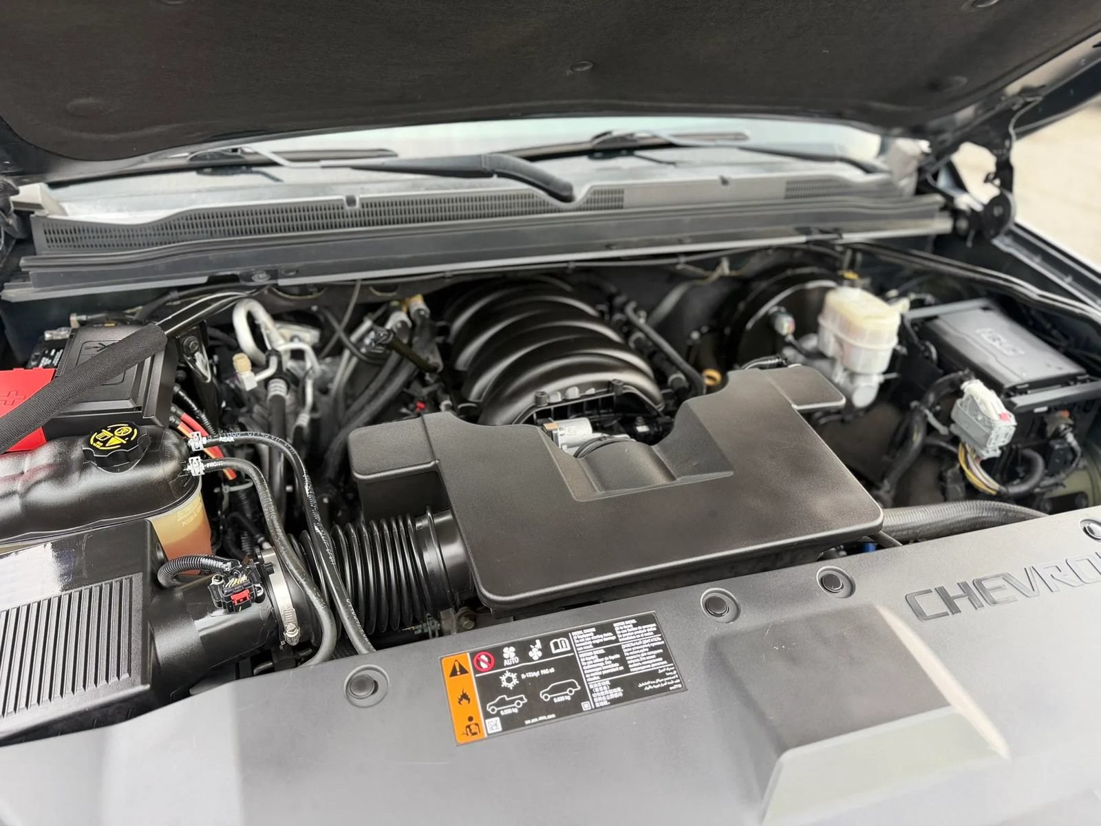 Used 2019 Chevrolet Suburban LT RWD image 15