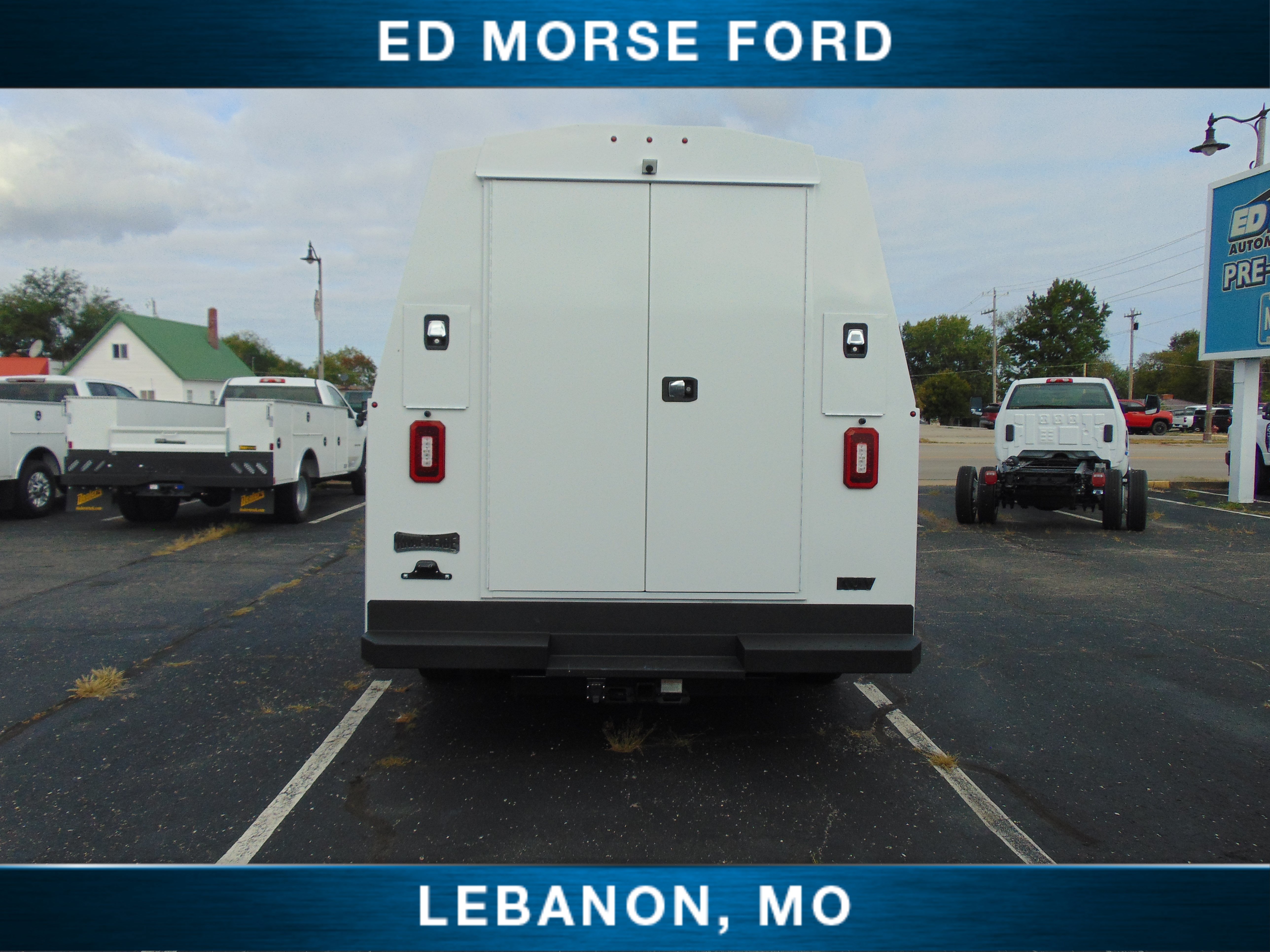 New 2027 Ford E-350 and Econoline 350 Super Duty w/ Power Equipment Group RWD image 4