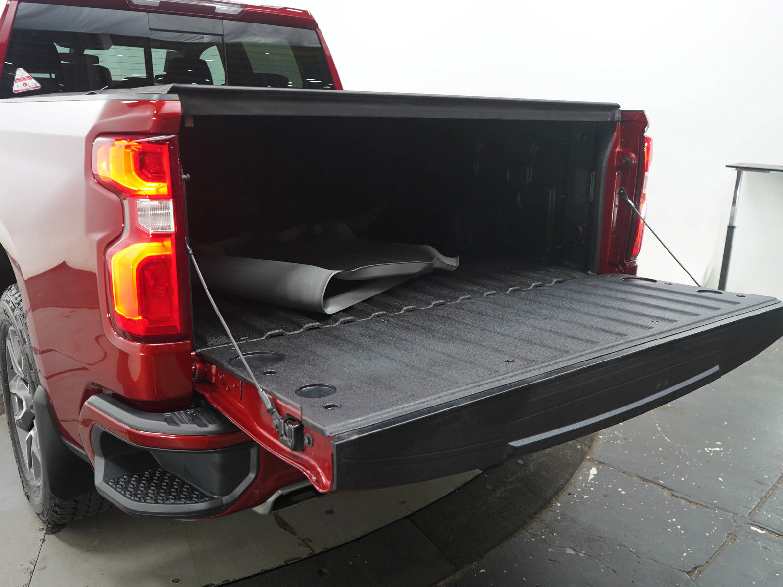Used 2021 Chevrolet Silverado 1500 RST w/ Convenience Package II AWD/4WD image 13
