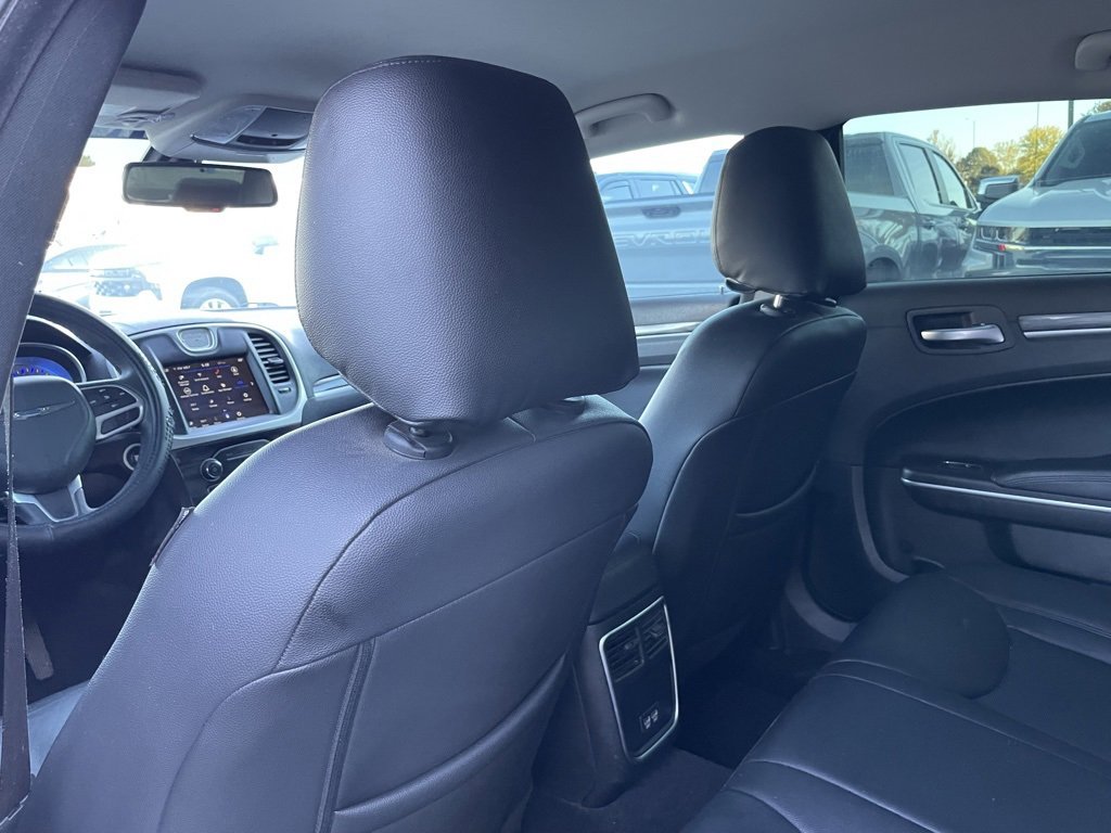 Used 2022 Chrysler 300 Touring w/ Sport Appearance Package image 28