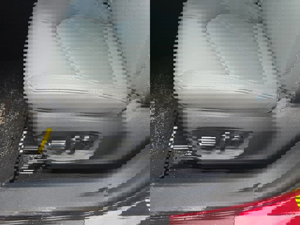 Certified 2021 Toyota Avalon XLE image 16