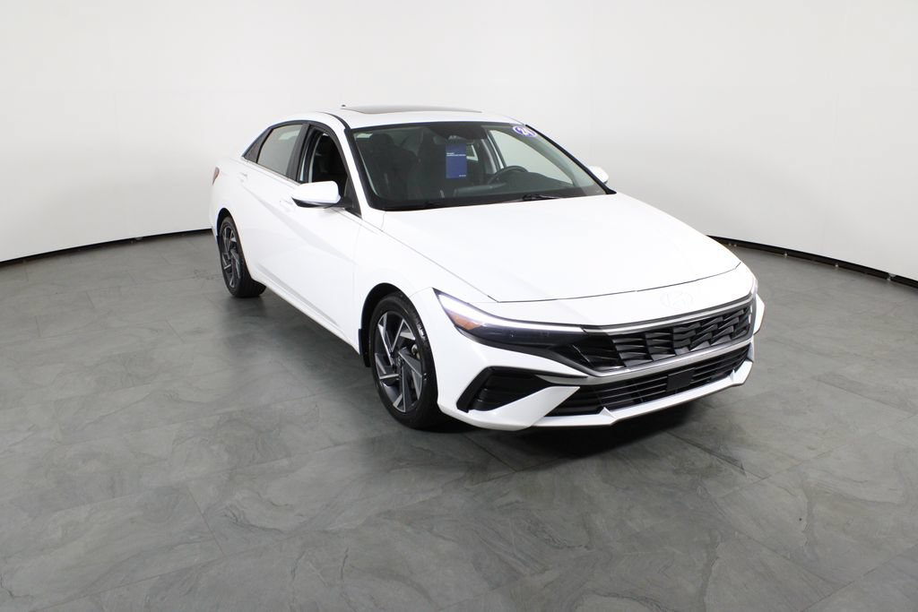 Certified 2024 Hyundai Elantra SEL w/ Convenience Package FWD image 13
