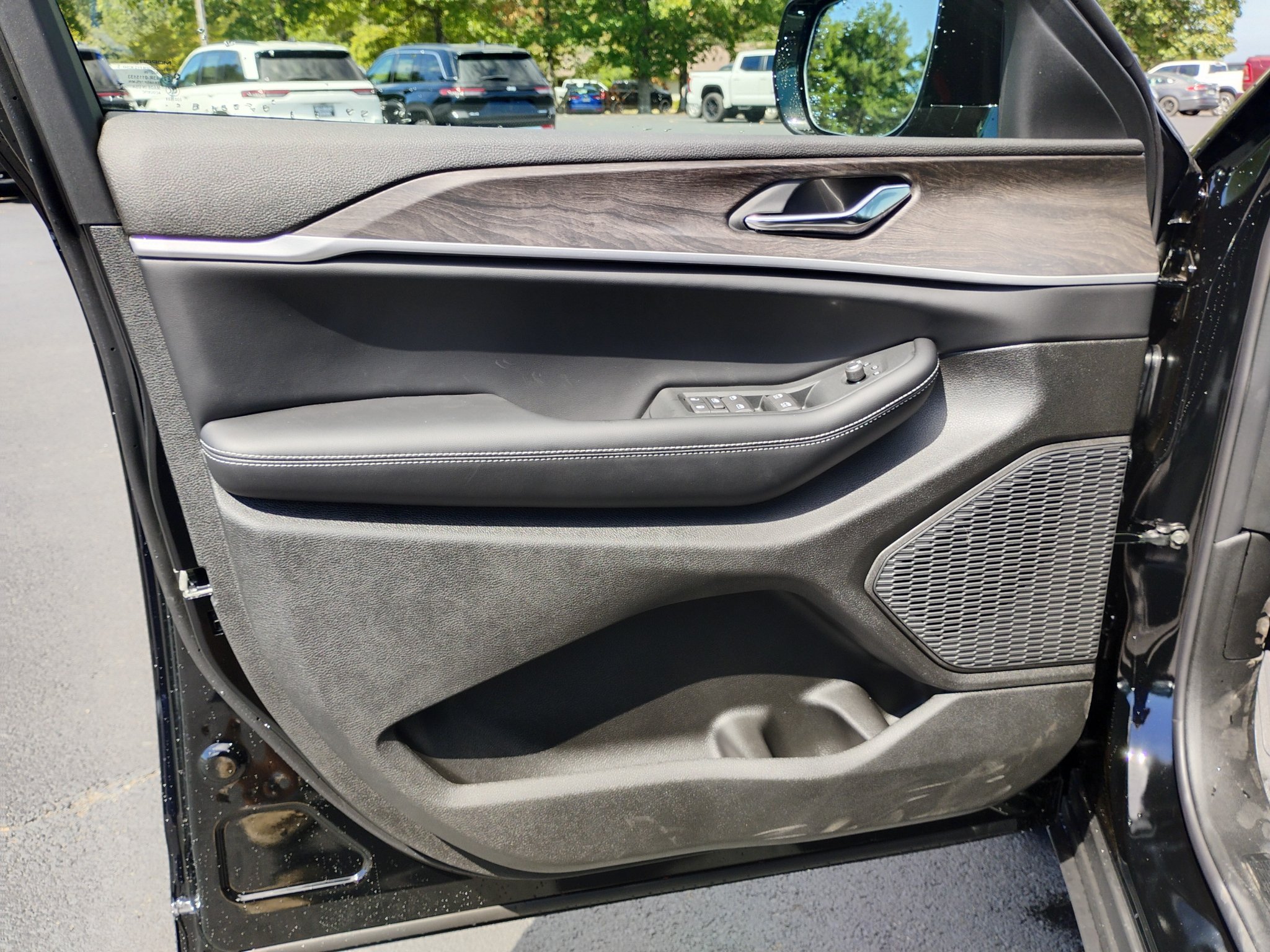 New 2027 Jeep Grand Cherokee Altitude AWD/4WD image 18
