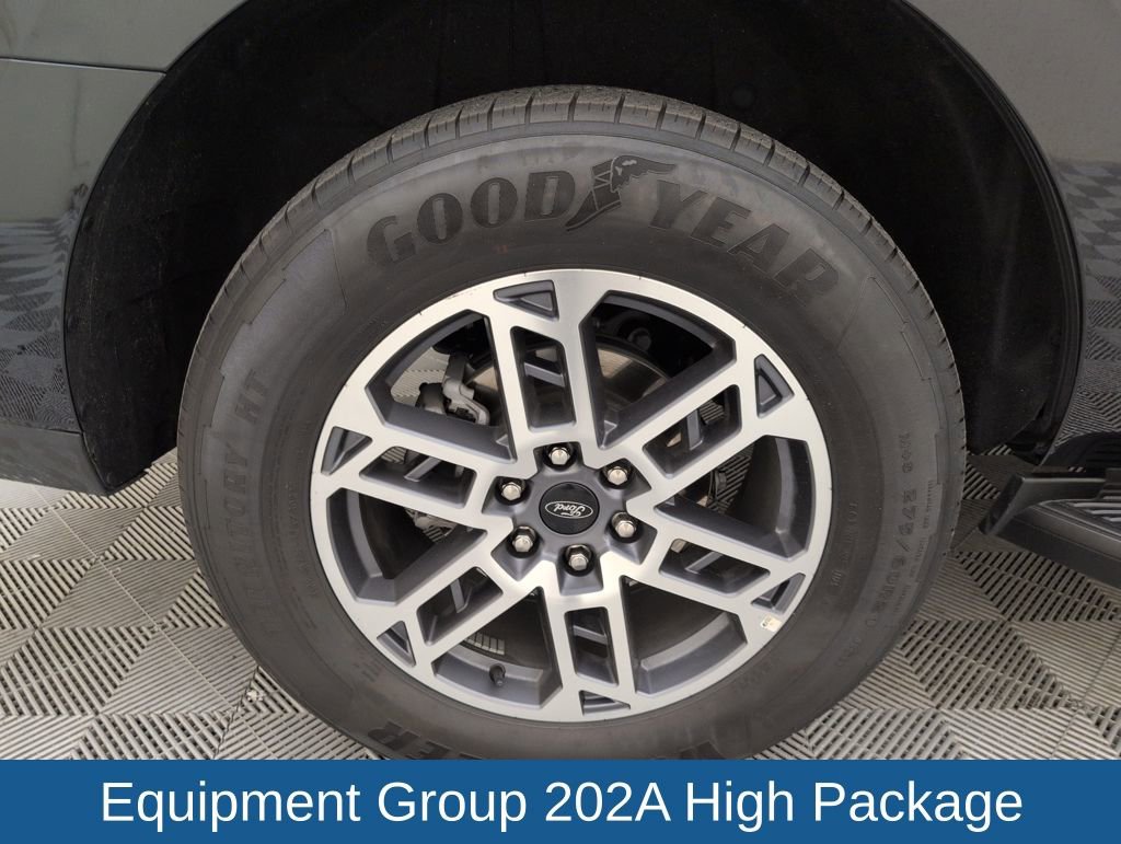 Certified 2025 Ford Expedition Active image 25