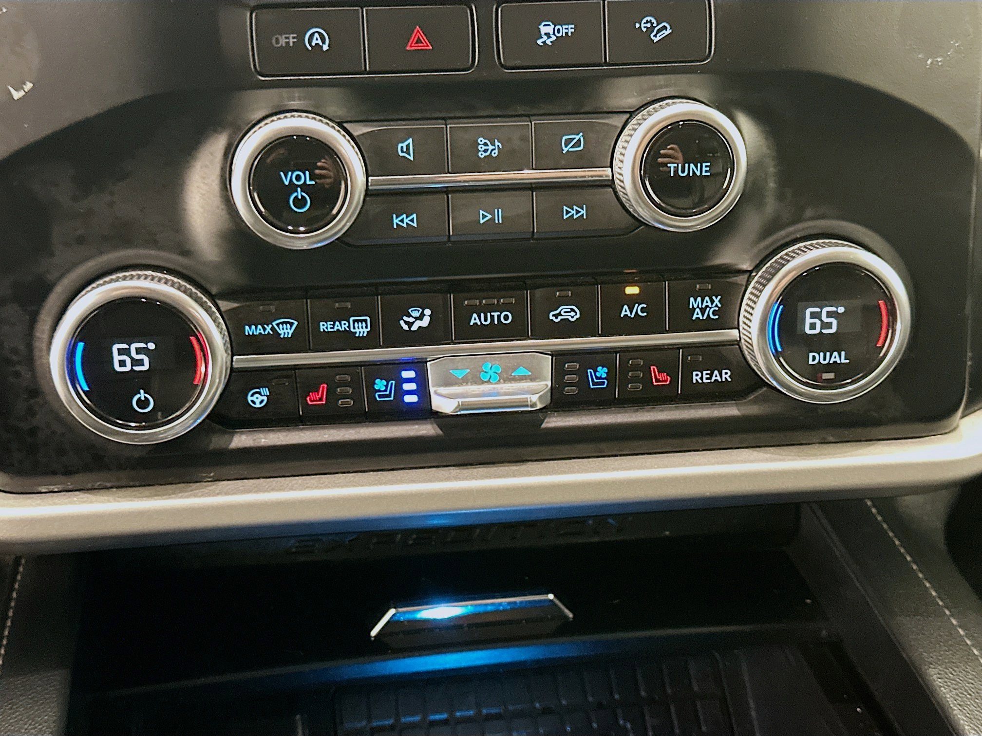 Used 2024 Ford Expedition XLT AWD/4WD image 24