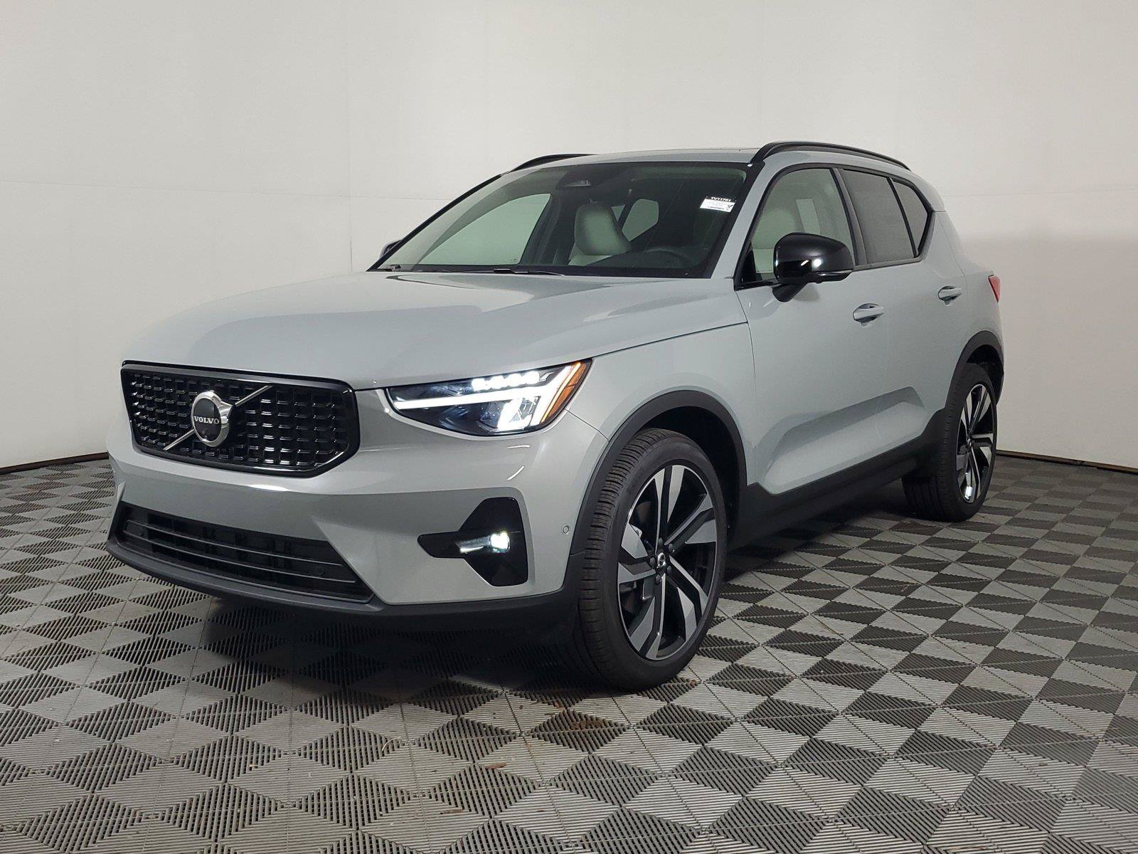 New 2026 Volvo XC40 B5 Plus w/ Protection Package Premier AWD/4WD image 3