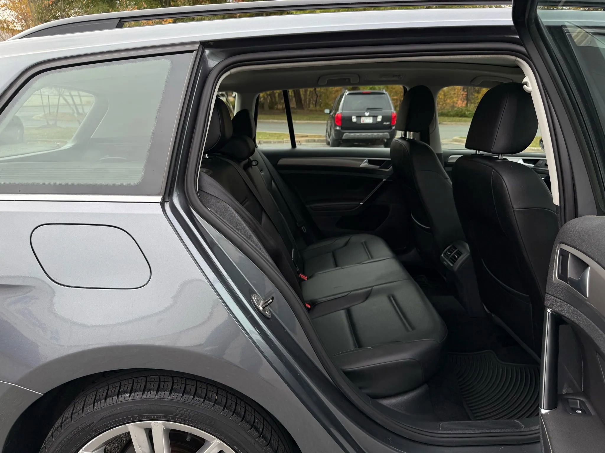 Used 2016 Volkswagen Golf Limited Edition image 28