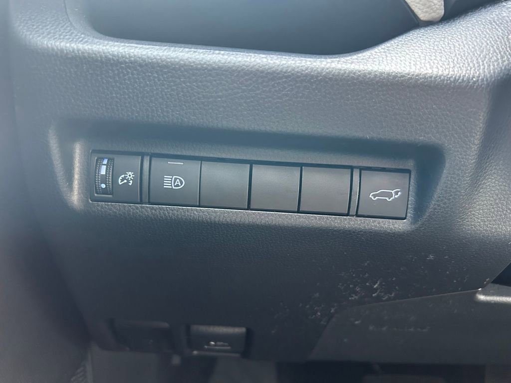 Used 2022 Toyota RAV4 XLE Premium image 14
