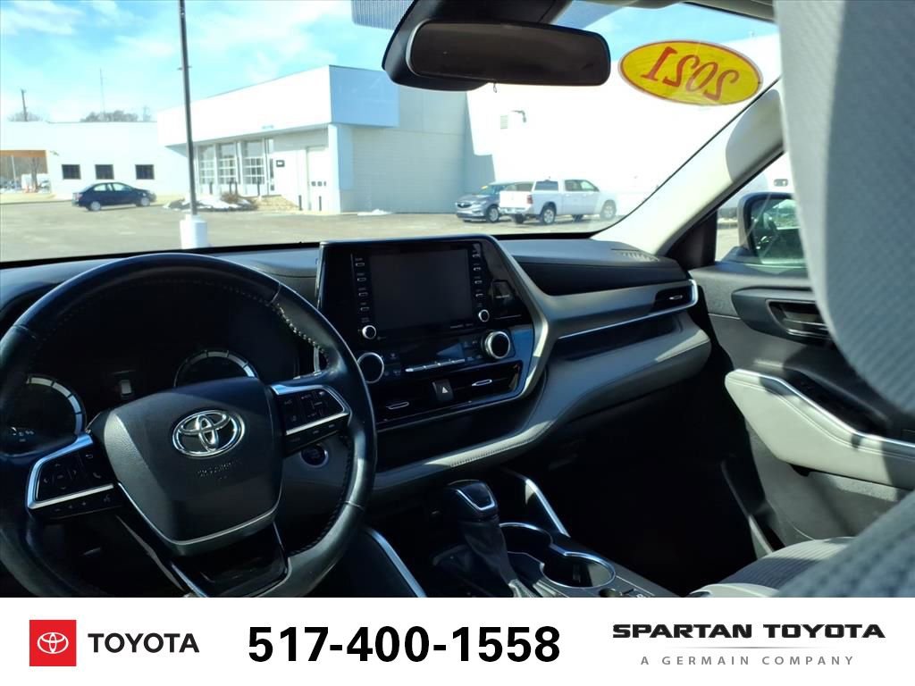 Used 2021 Toyota Highlander LE image 12