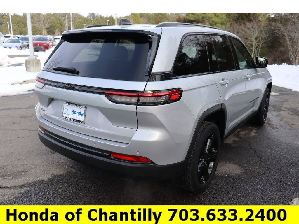 Used 2024 Jeep Grand Cherokee Altitude image 7