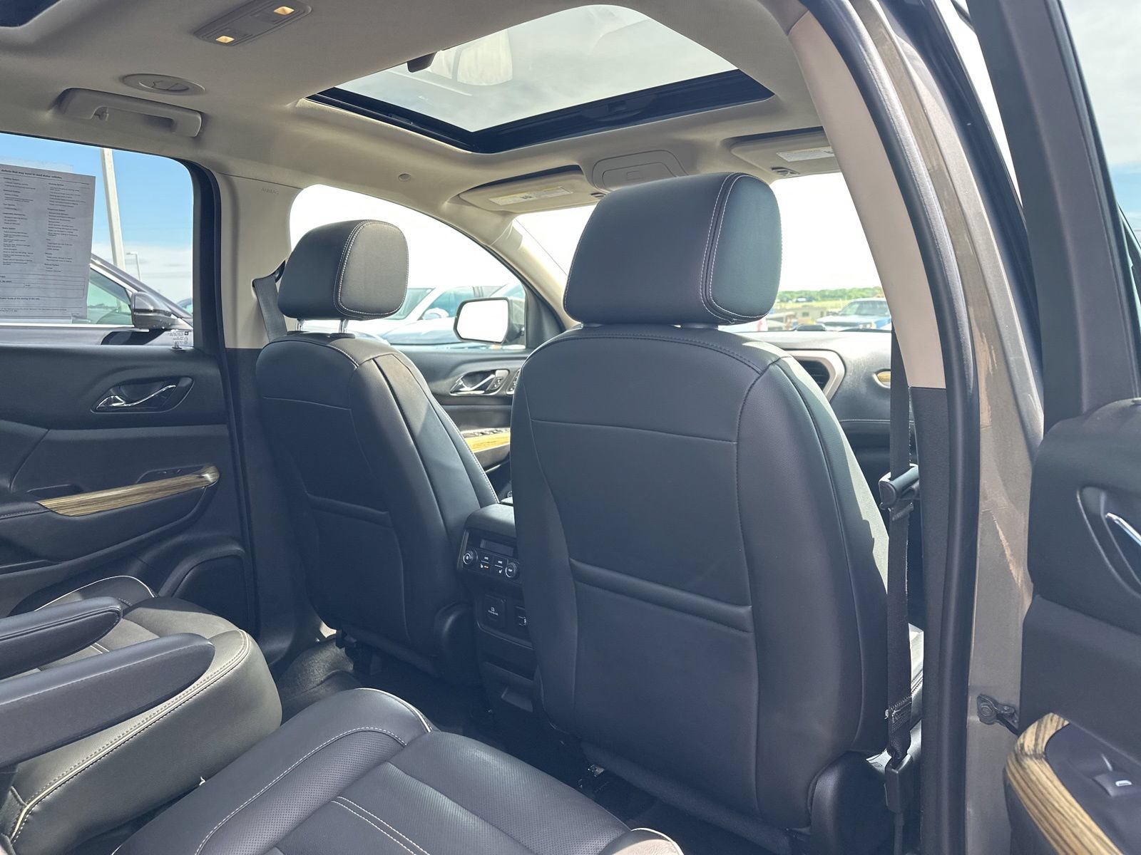 Used 2018 GMC Acadia Denali AWD/4WD image 35