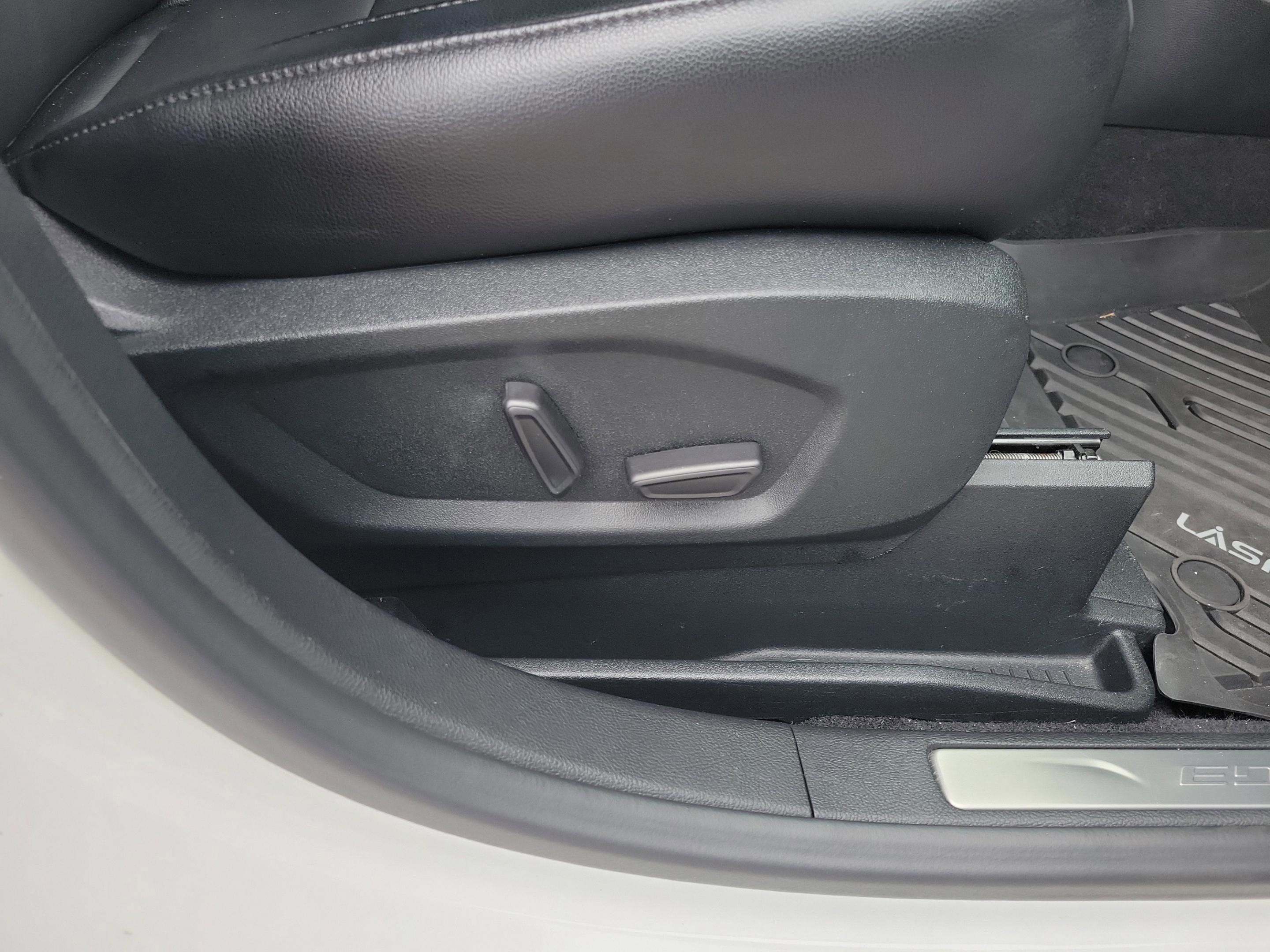 Used 2022 Ford Edge Titanium AWD/4WD image 32