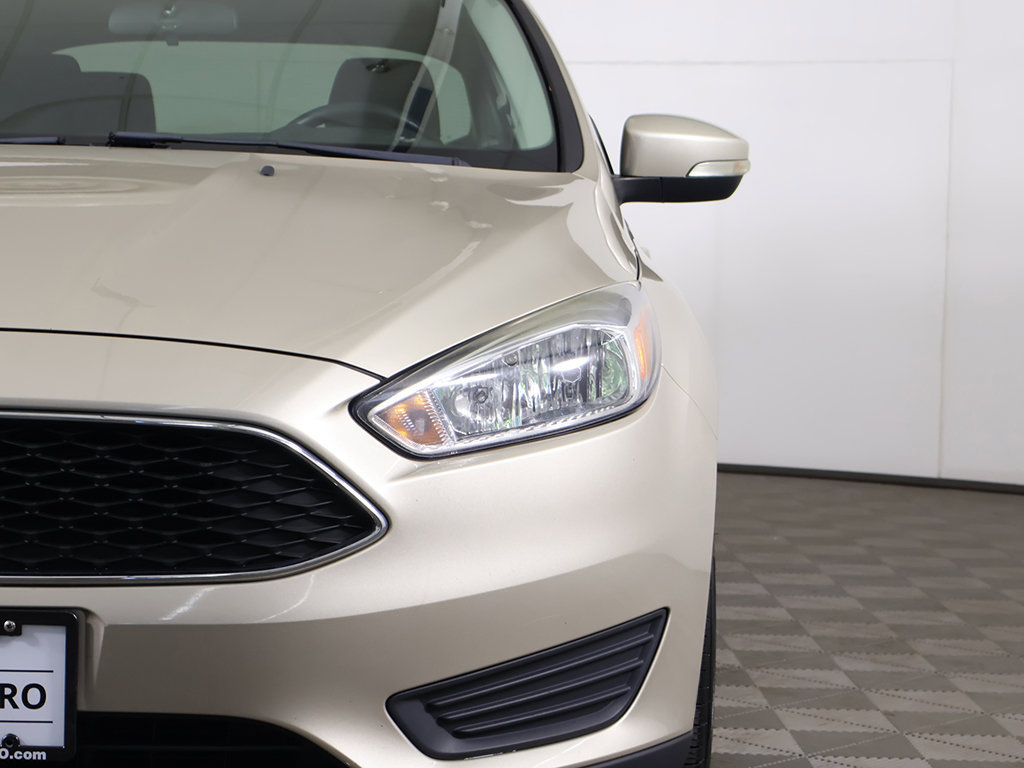 Used 2018 Ford Focus SE w/ Cold Weather Package FWD image 12