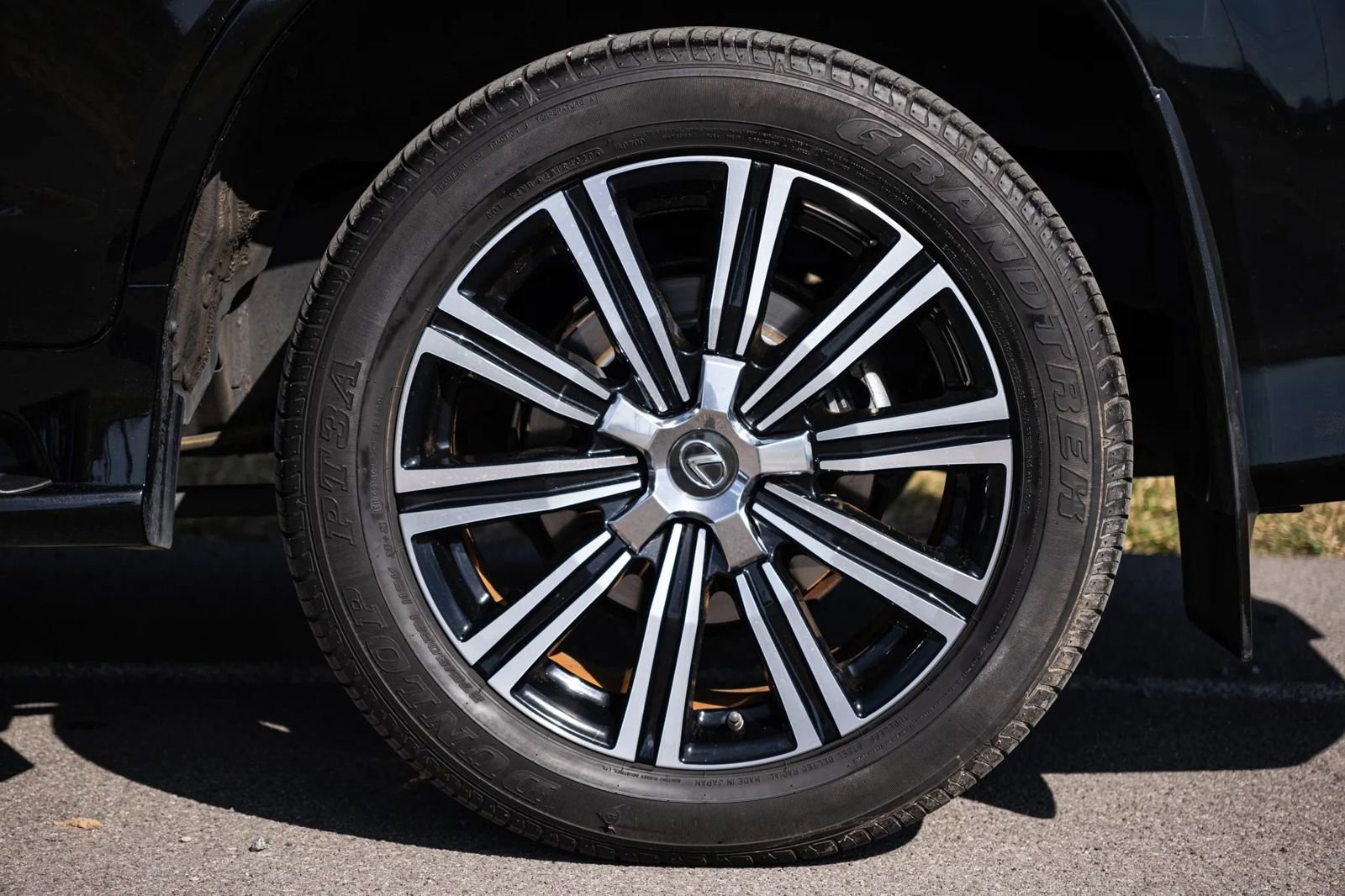 Used 2021 Lexus LX 570 4WD w/ Luxury Package image 9