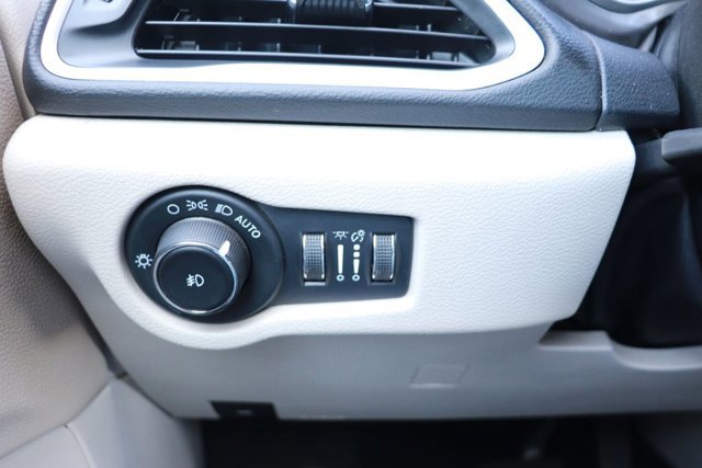 Used 2022 Chrysler Pacifica Touring-L image 23