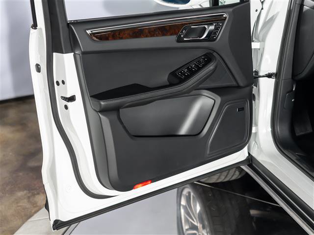 Used 2025 Porsche Macan image 22