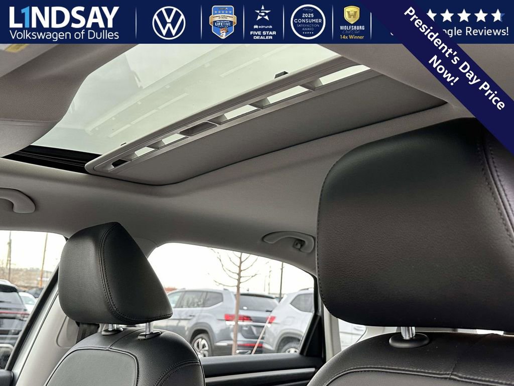 Used 2018 Volkswagen Passat 2.0T SEL Premium image 19
