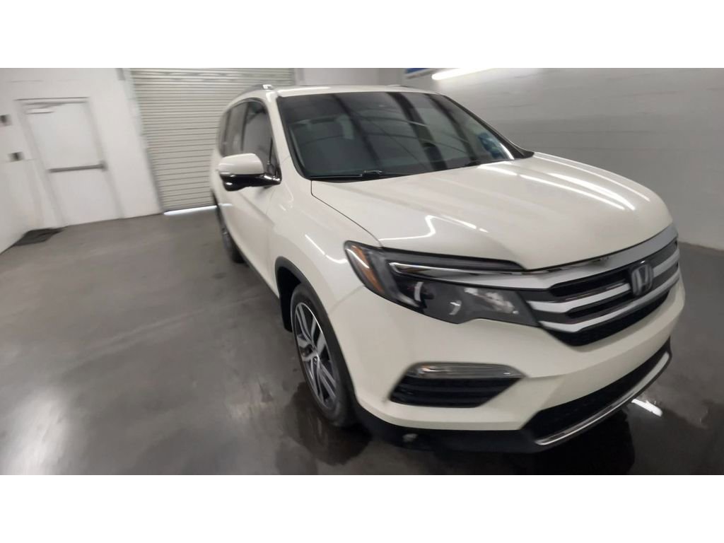 Used 2017 Honda Pilot Touring image 3