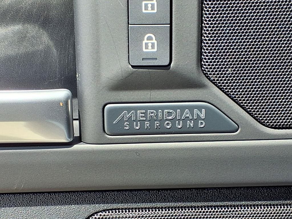 New 2026 Land Rover Defender 130 X-Dynamic SE AWD/4WD image 13