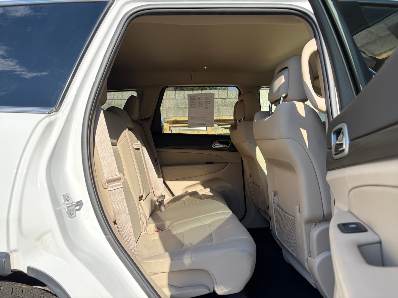 Used 2021 Jeep Grand Cherokee Laredo AWD/4WD image 26