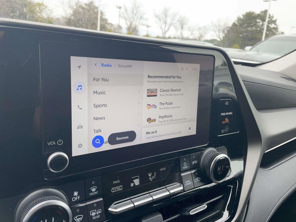 Used 2023 Toyota Highlander LE image 39