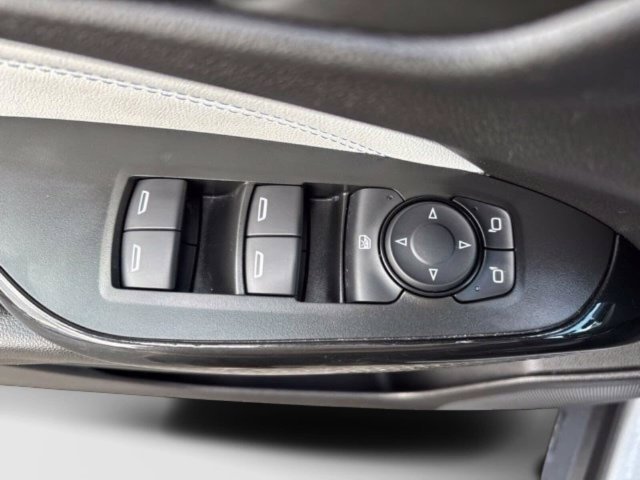 Used 2025 Chevrolet Trax LT w/ LT Convenience Package FWD image 16