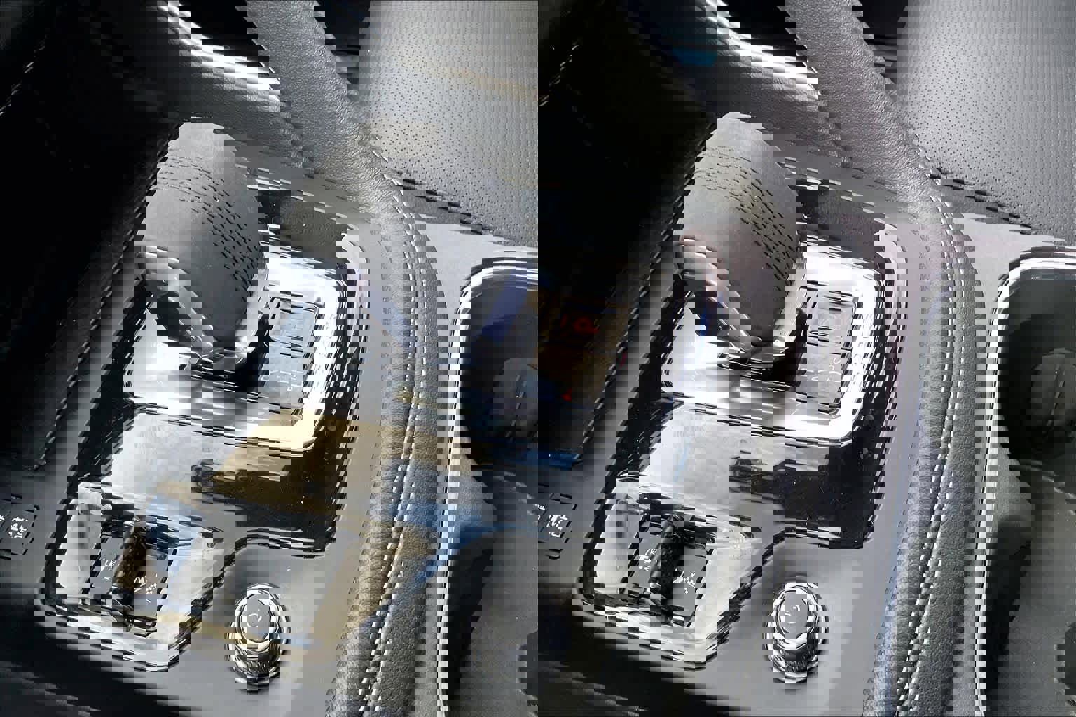 Used 2024 Jaguar E-PACE R-Dynamic SE AWD/4WD image 16