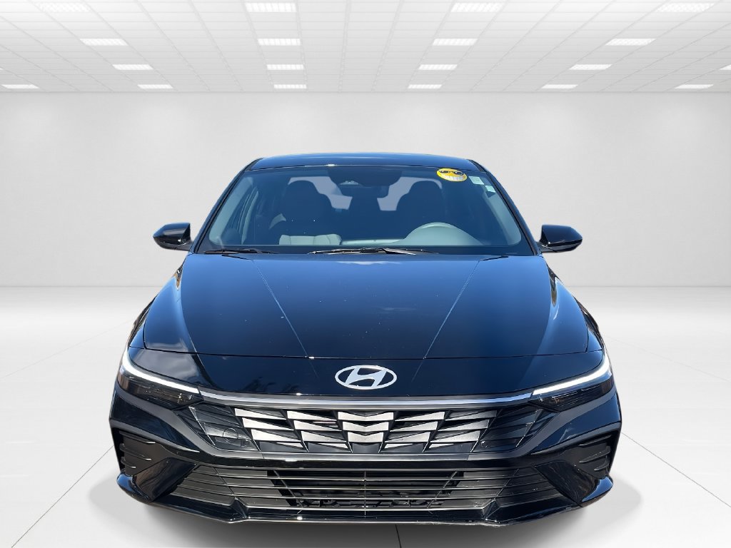 New 2025 Hyundai Elantra SE FWD image 2