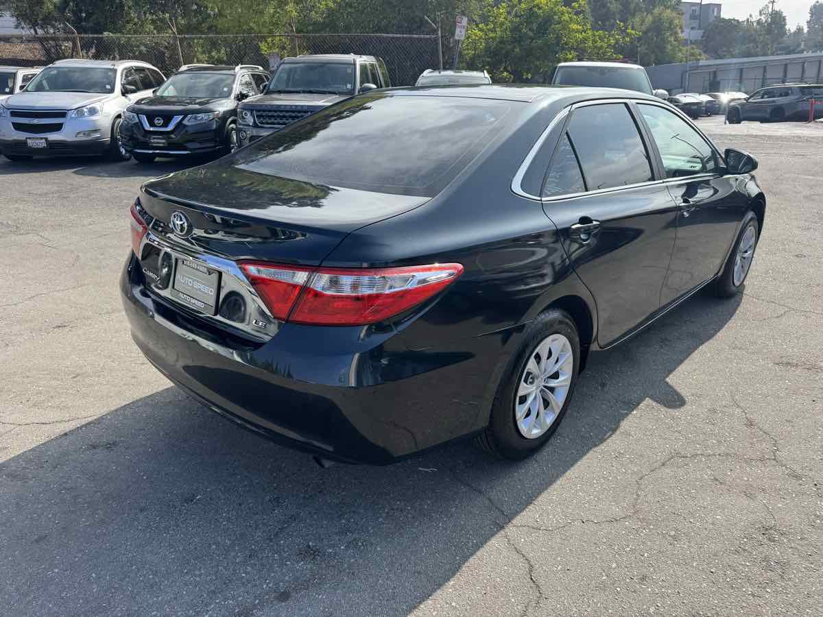 Used 2016 Toyota Camry SE image 6