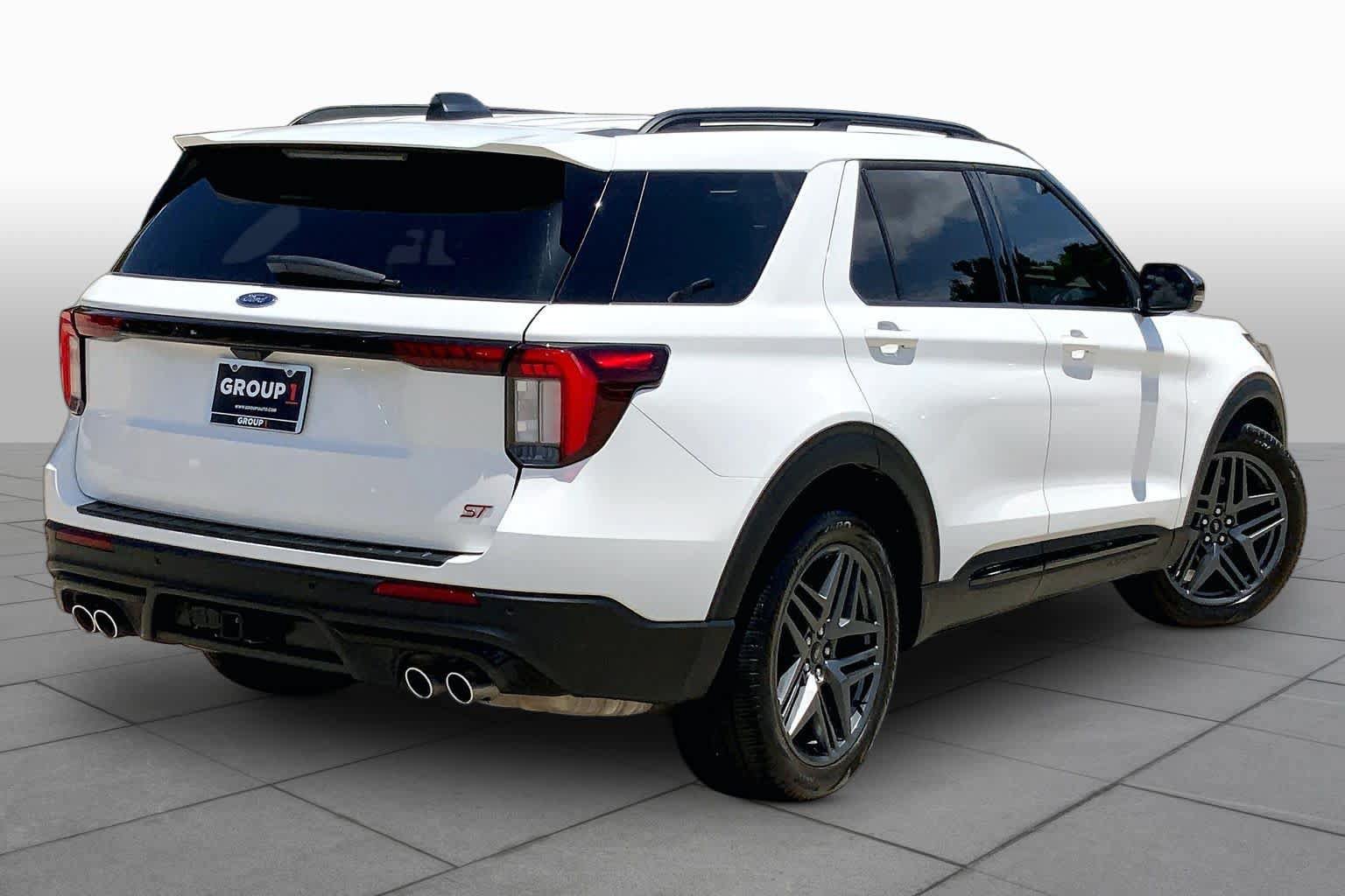 Used 2025 Ford Explorer ST AWD/4WD image 12
