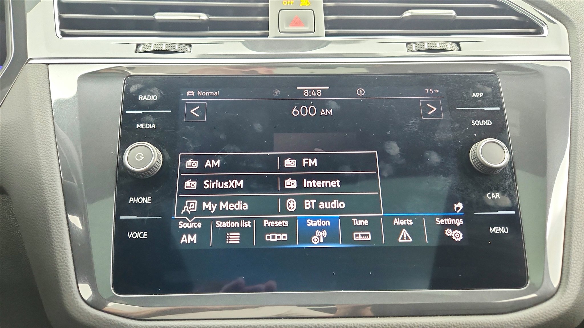 Used 2023 Volkswagen Tiguan SE R-Line image 37