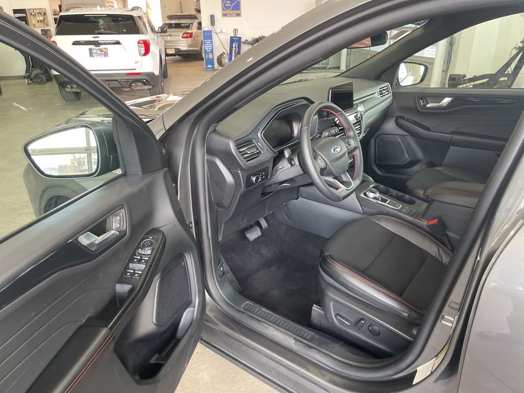 Used 2025 Ford Escape ST-Line image 12
