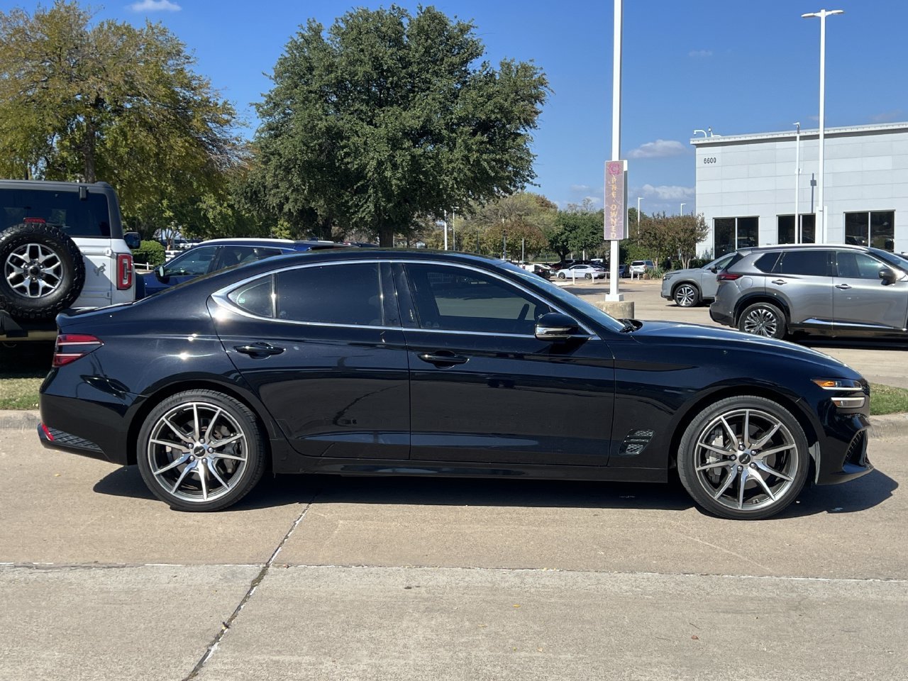 Used 2024 Genesis G70 2.5T RWD image 3