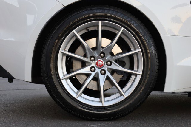 Used 2020 Jaguar F-TYPE Convertible image 53