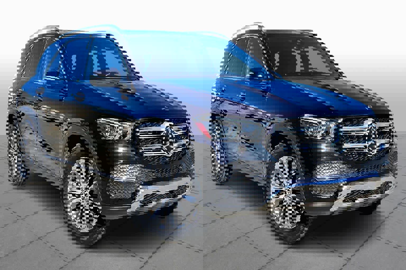 Used 2023 Mercedes-Benz GLE 450 4MATIC image 3