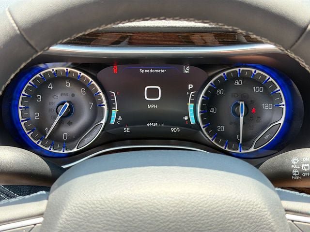 Used 2024 Chrysler Pacifica Limited FWD image 15