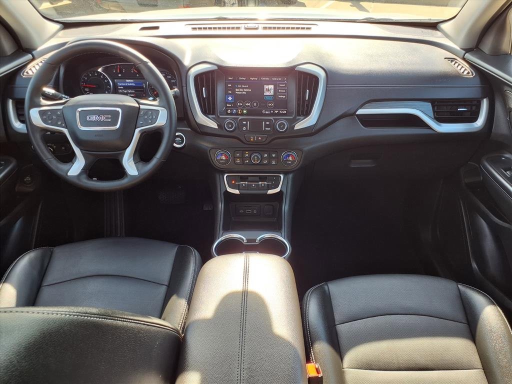 Used 2024 GMC Terrain SLT image 3