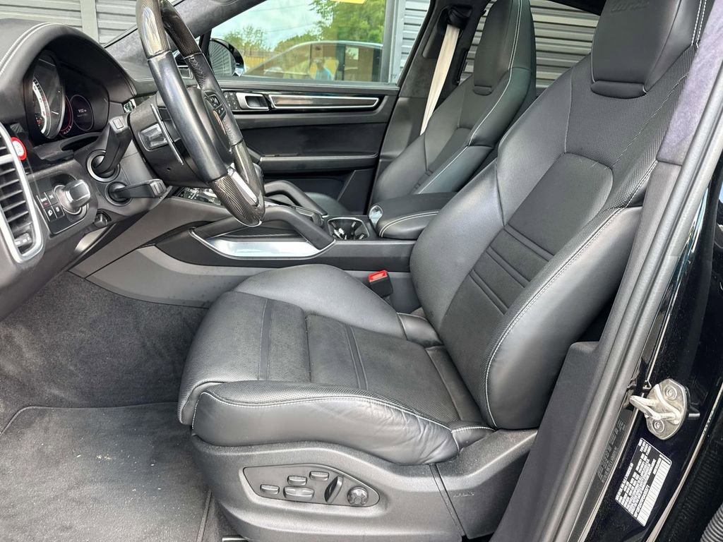 Certified 2023 Porsche Cayenne Turbo image 5