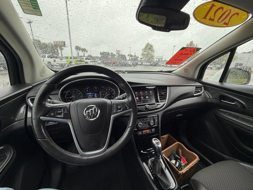 Used 2021 Buick Encore Preferred AWD/4WD image 19