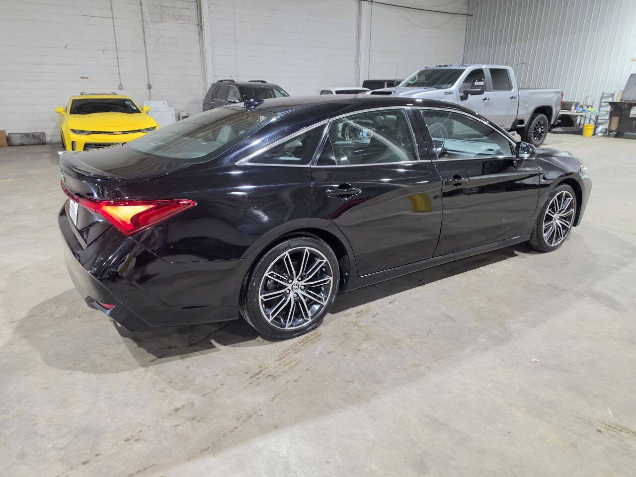 Used 2019 Toyota Avalon XSE w/ All Weather Liner Package FWD image 11