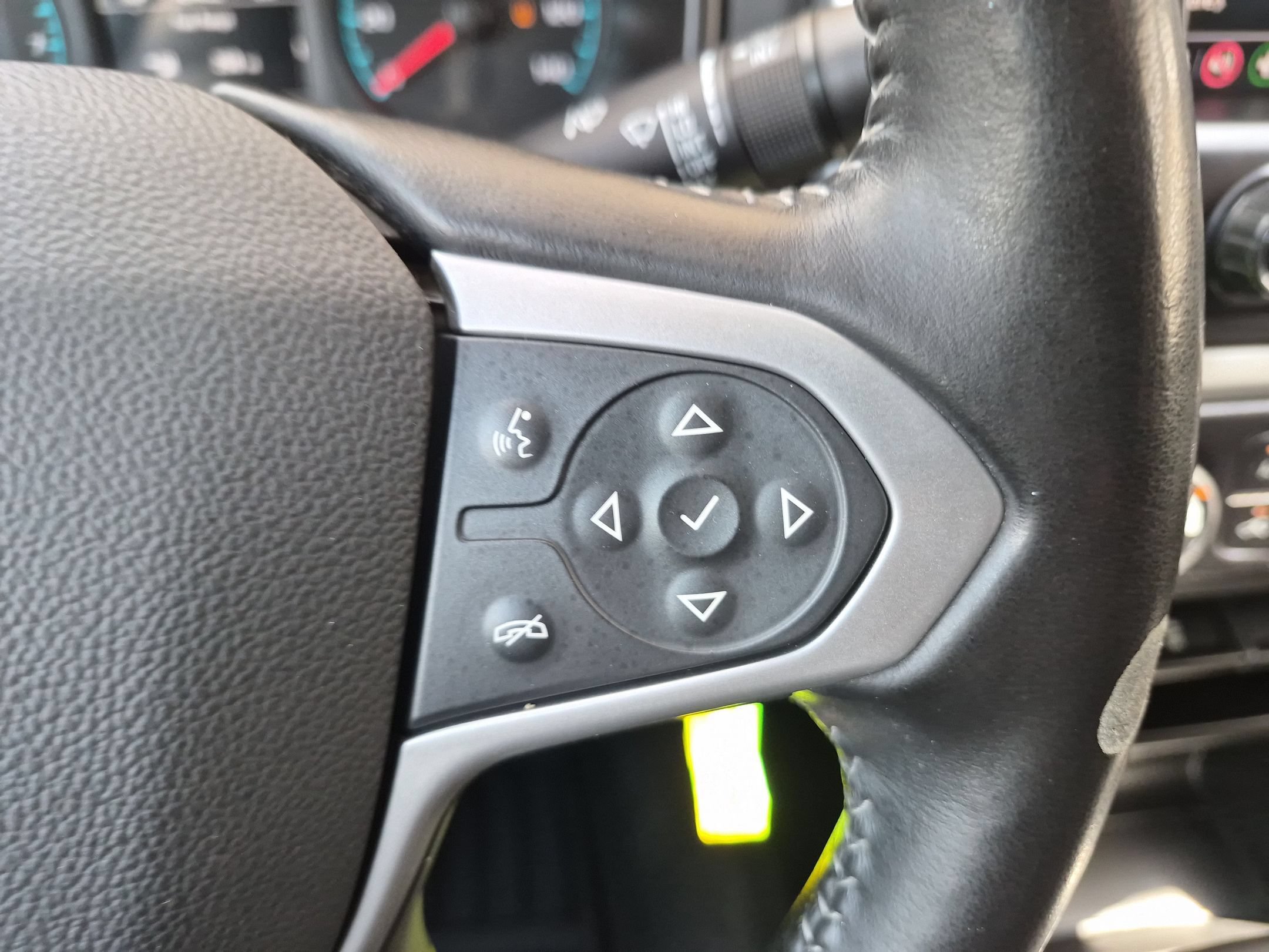 Used 2021 Chevrolet Colorado LT RWD image 23