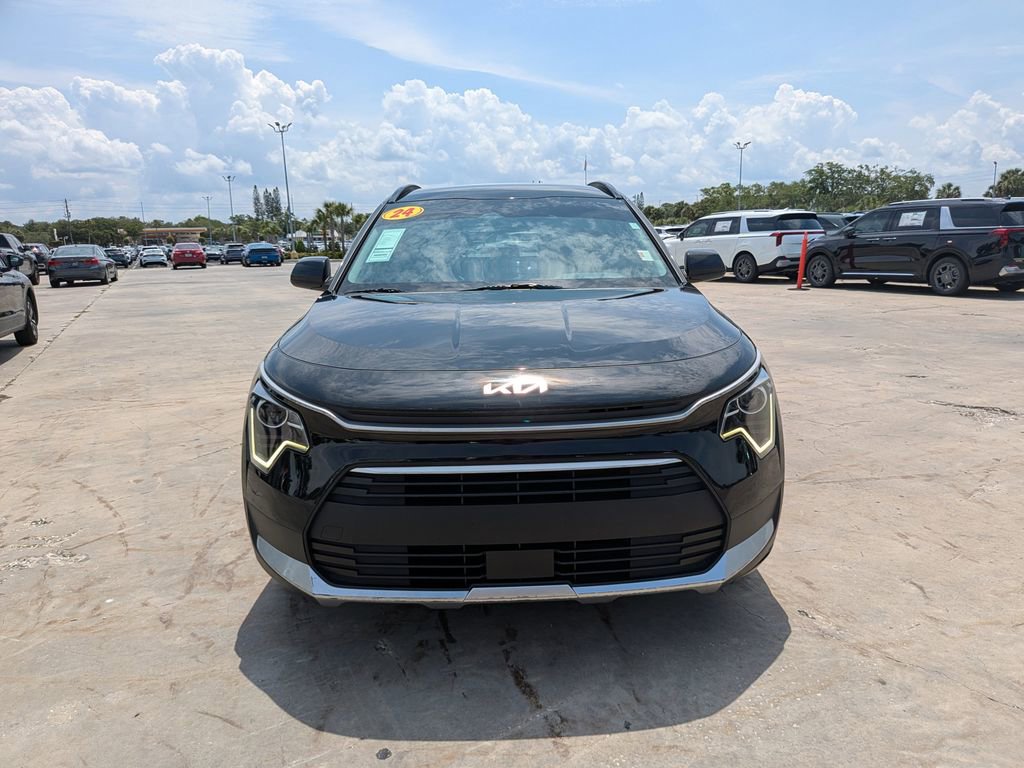 Certified 2024 Kia Niro EX FWD image 3