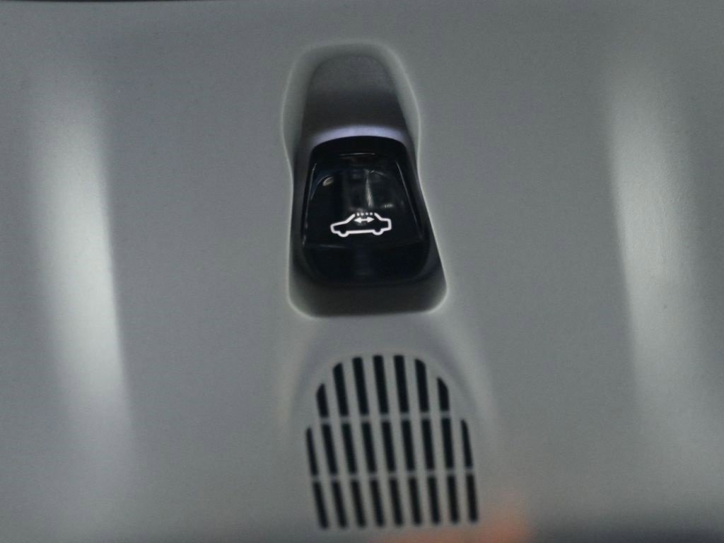 Used 2019 Volvo XC90 T6 Momentum w/ Protection Package Premier image 19