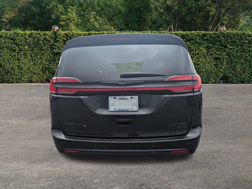 Used 2021 Chrysler Pacifica Limited w/ Uconnect Theater Family Group image 5