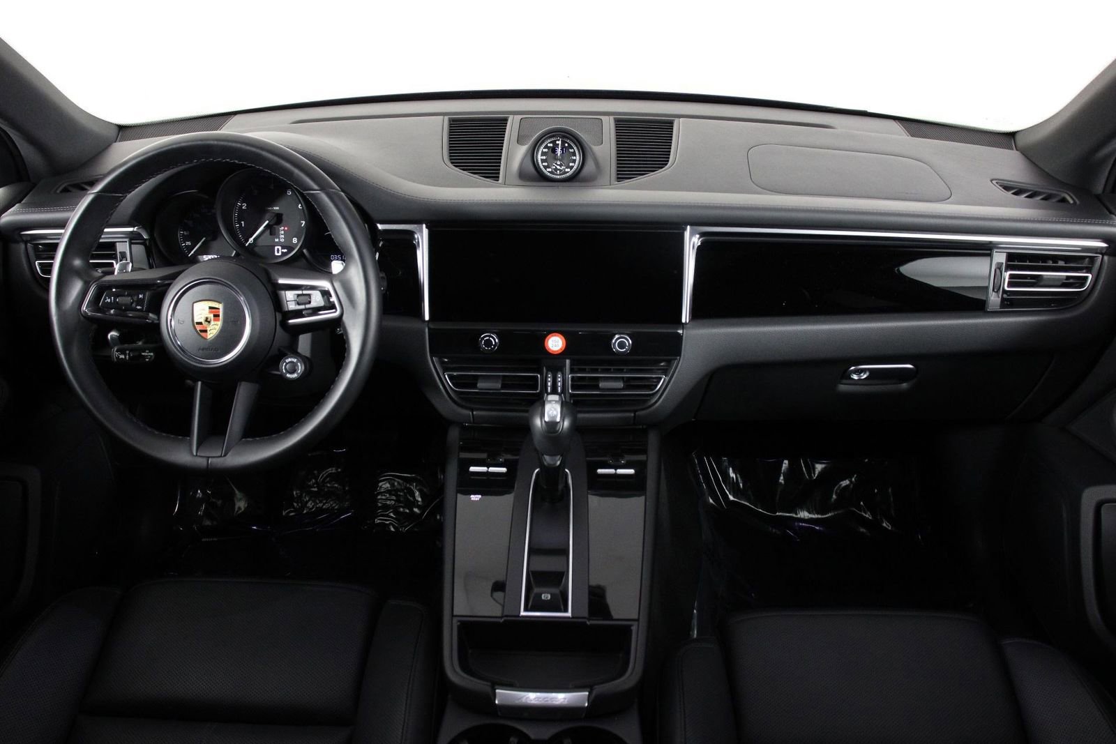 Certified 2023 Porsche Macan image 11