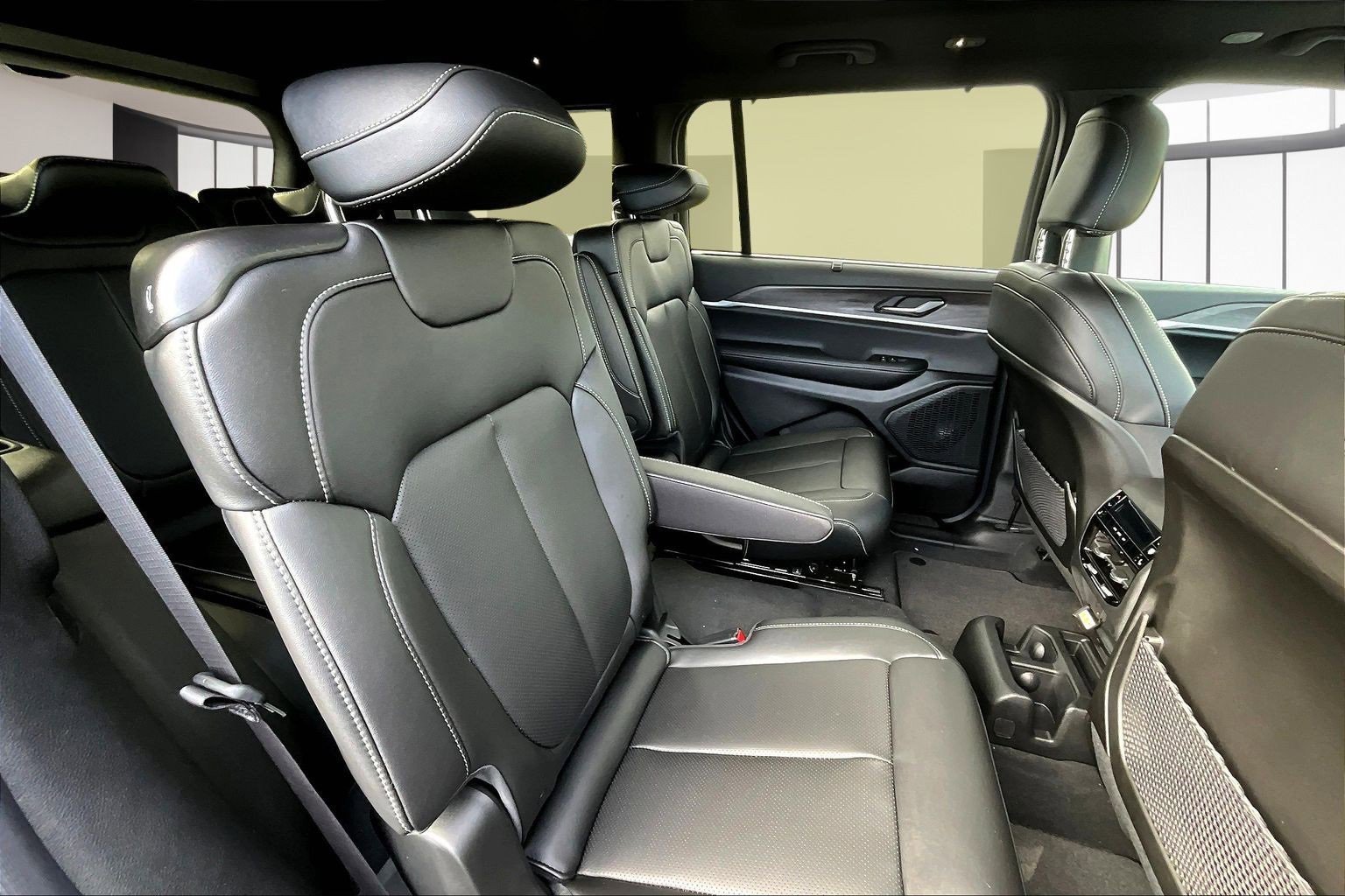 New 2025 Jeep Grand Cherokee L Limited w/ Luxury Tech Group II image 10